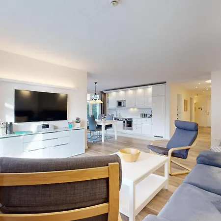 Strandnahe Mit Terrasse, Jugendglueck, * Binz