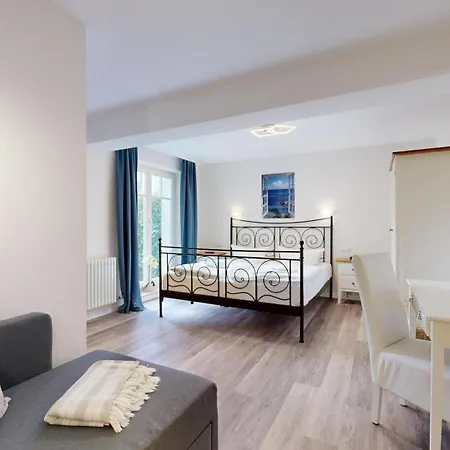 Strandnahe Mit Terrasse, Jugendglueck, *